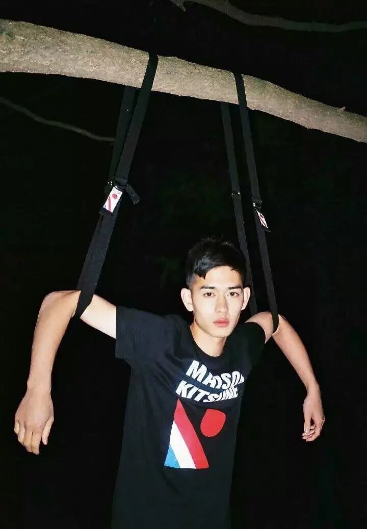 缪龙烟翔