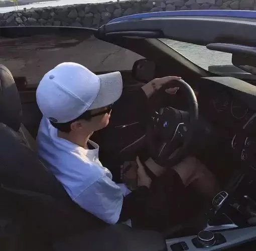 缪雄月斌