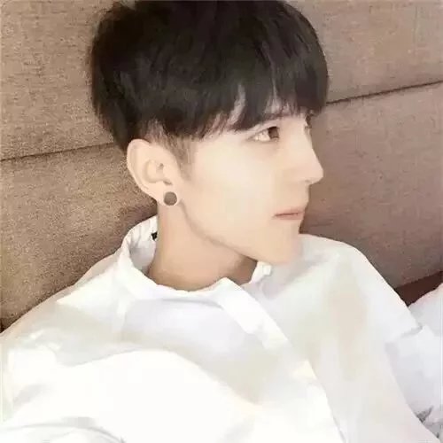 凌瑗育斌